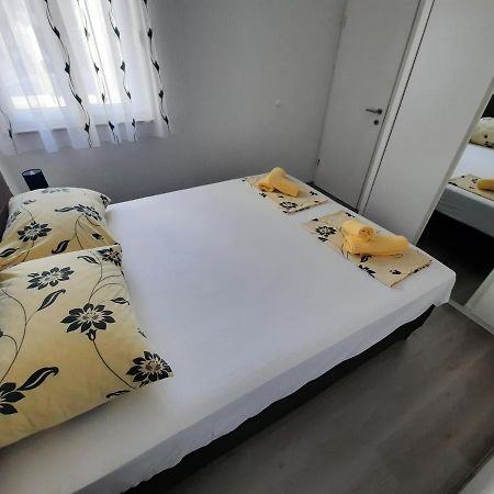 Appartamento Apartman The Godfather Makarska Esterno foto