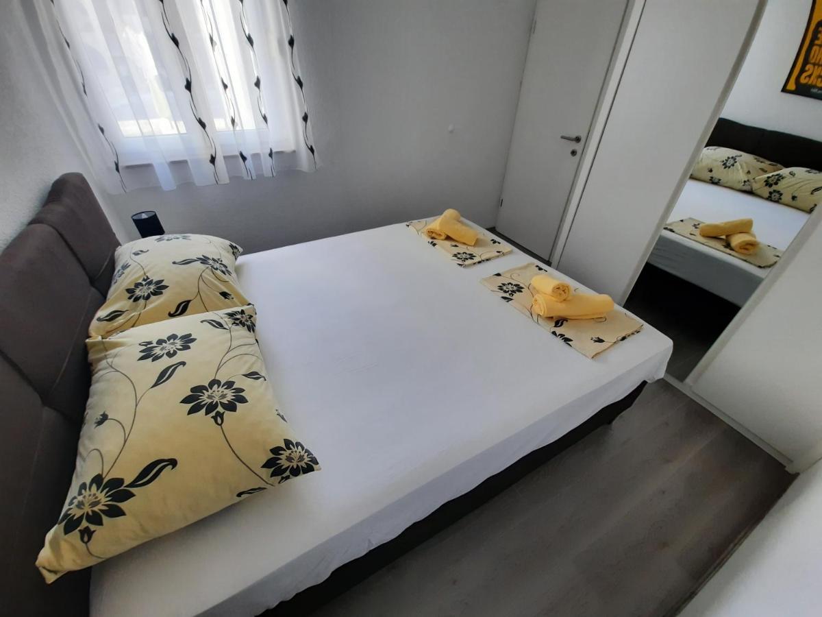 Appartamento Apartman The Godfather Makarska Esterno foto